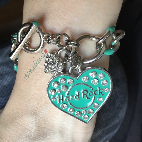 HP✨{HARD ROCK COUTURE} Pavé Heart Toggle Bracelet - Picture 2 of 5